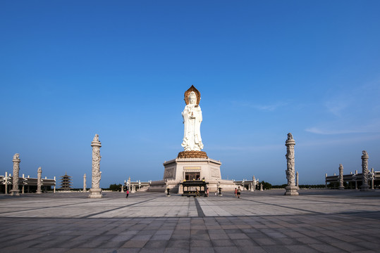 观音塑像