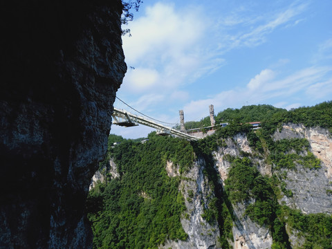 湖南旅游景区玻璃吊桥