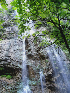 高山瀑布美景