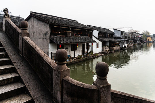 水鄉(xiāng)民居藍(lán)天