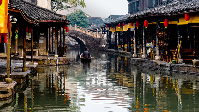 水鄉(xiāng)安昌烏篷船