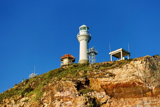 海岸山头灯塔