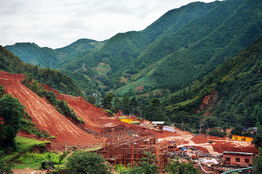 大山里的工地