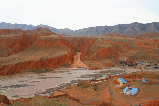 丹霞地貌努尔加大峡谷