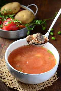 西红柿小排汤