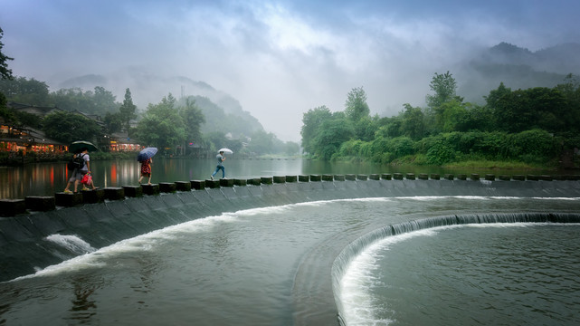 柳江烟雨