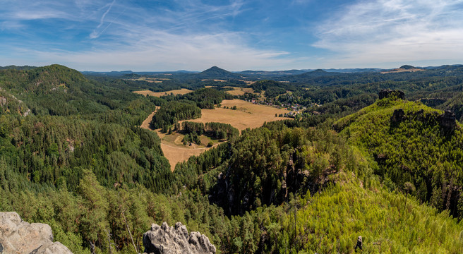 群山峻岭