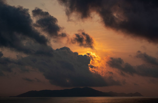 海边云海霞光