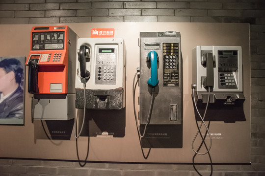 各种老式公用电话机