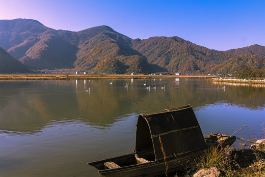 神农架湖光山色