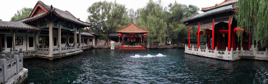 济南趵突泉喷泉全景