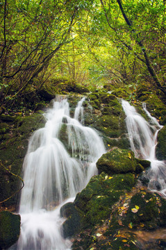 山泉溪流