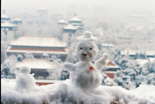 景山公园堆雪人