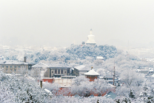 北海公园白塔雪景