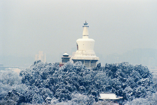 北海公园白塔雪景