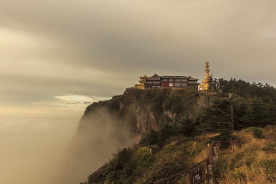 峨眉山金顶自然风光