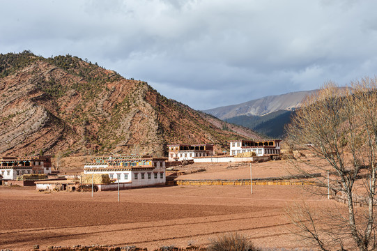 滇藏线藏族民居