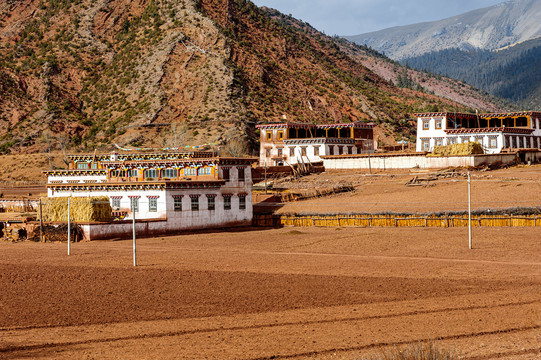 滇藏线藏族民居