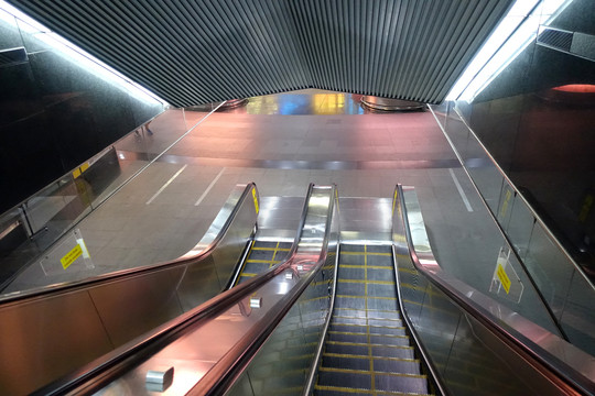 台湾地铁扶梯