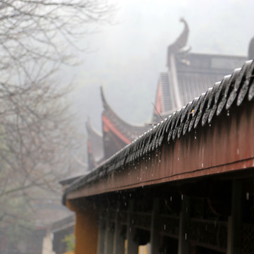 雨中灵隐寺