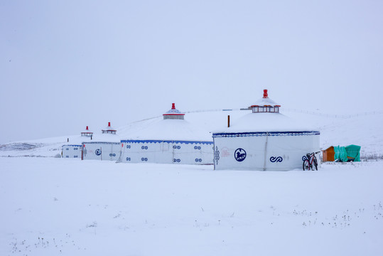 雪原蒙古包