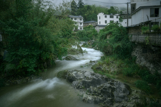 山村溪流