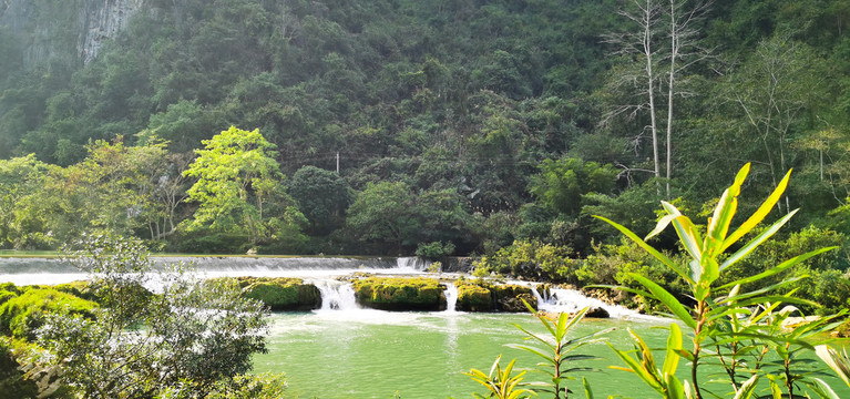 山间河流