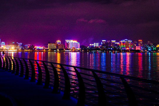 三亚凤凰岛酒店夜景