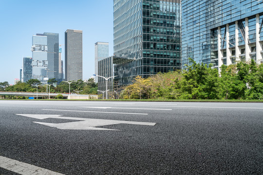 柏油马路和高楼大厦