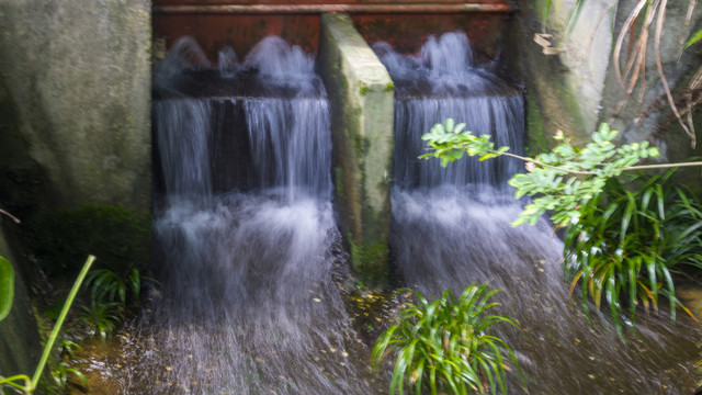 景区流水潺潺