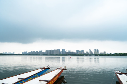 江河湖海船只地平线建筑群