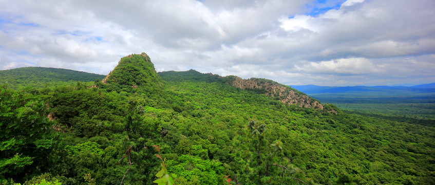 山脉全景