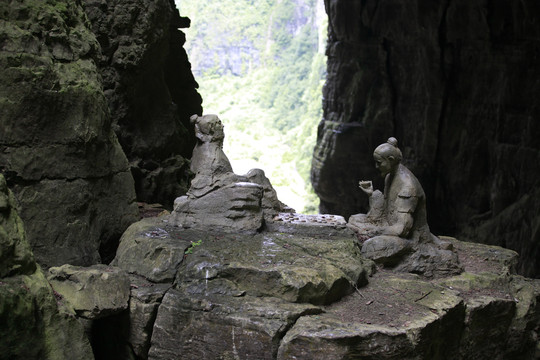 武隆天生三桥对弈石像