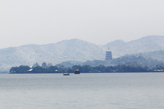 雪中雷峰塔