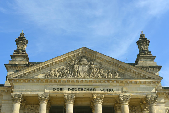 德国国会大厦科林斯式立柱及山墙