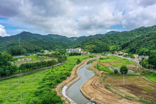 桉树林水库航拍