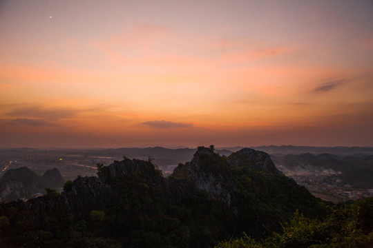 隐秘的角落的取景地六峰山