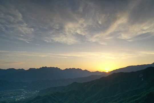 高山蓝天白云日出夕阳