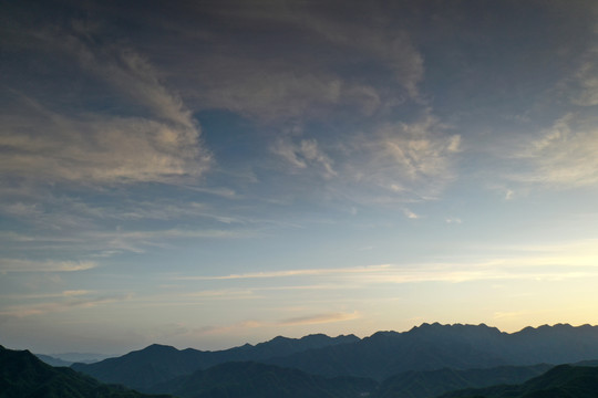 高山蓝天白云日出夕阳