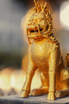 金色座兽雕塑
