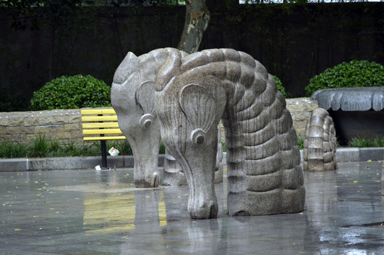 花岗岩石马塑像