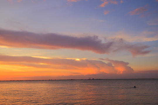 大海沙滩夕阳