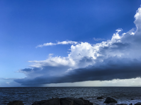 海面上的积雨云