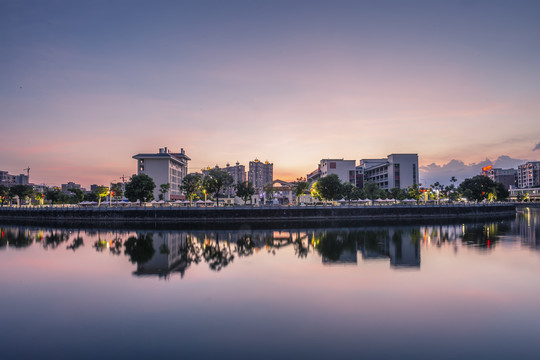 傍晚夕阳下的龙津溪景色