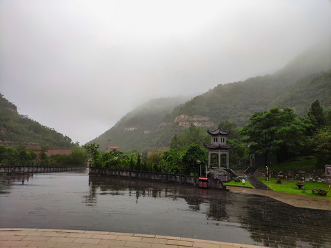 雨后的青山