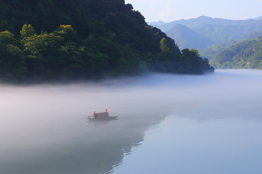 迷雾小东江