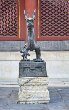 北京颐和园龙雕塑
