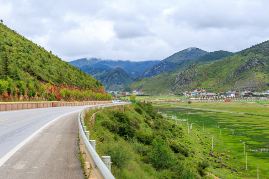 香格里拉纳帕海环湖路