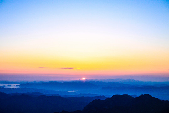 夕阳高山