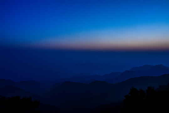 夕阳高山